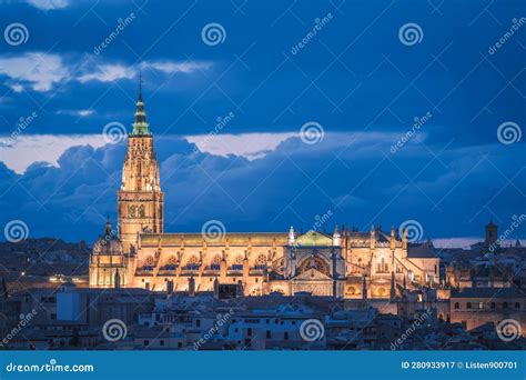 Toledo City Skyline at Sunset Stock Image - Image of church, dusk: 280933917