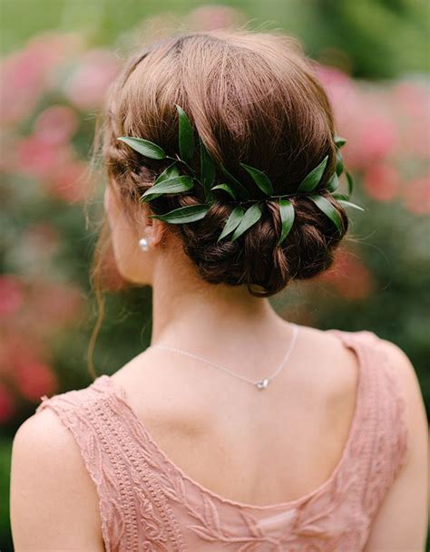 Coiffure De Mari E Chignon Orn De Feuilles Les Plus Jolies Coiffures