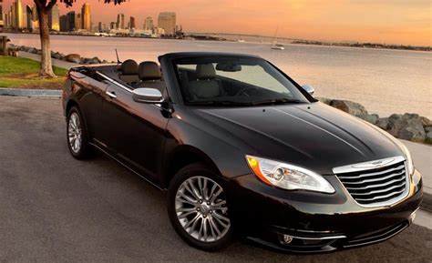 Chrysler 200 Convertible Characteristics and Photos