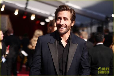 Jake Gyllenhaal Supports Big Sister Maggie Gyllenhaal at Oscars 2022 ...