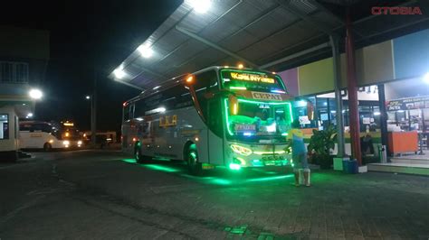 10 Potret Gemerlap Lampu Bis Malam Tampil Eye Catching Di Jalur Lintas