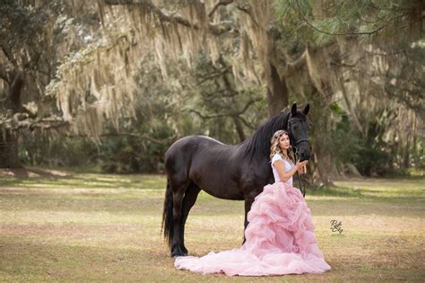 Plan Your Equestrian Portrait Session Outfit Like a Pro