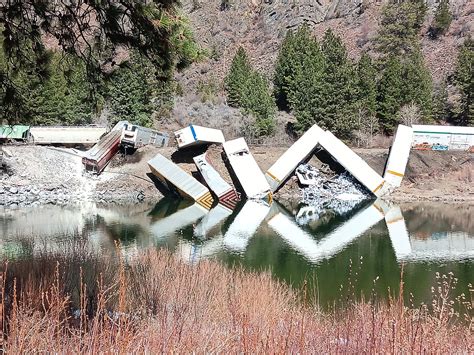 Freight Train Derails Into Clark Fork River Bonners Ferry Herald