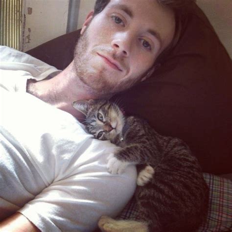 Hot Dudes With Kittens Instagram Is What You Need Right Meow Bored Panda