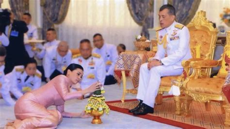 Maha Vajiralongkorn Vit Il Ses Derniers Instants En Tant Que Roi De