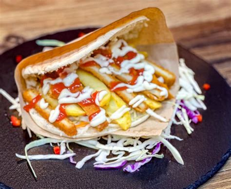 papas sandwich snitel de pui la papas casa gratarului