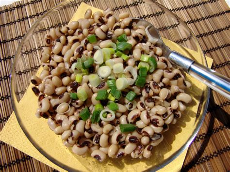 Black Eyed Peas Salad - Cooking In Plain Greek