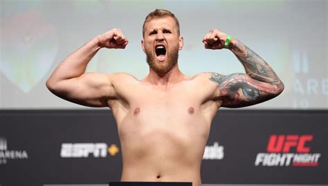 UFC O której walczy Łukasz Brzeski Gdzie oglądać Transmisja