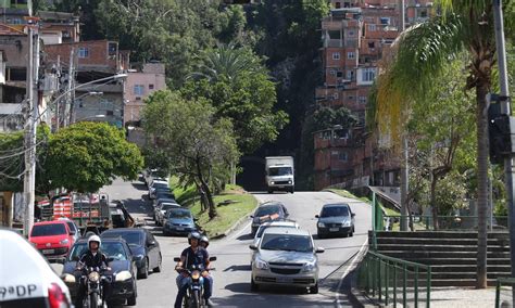 Tiroteio Registrado No Morro Dos Macacos Em Vila Isabel Jornal O Globo