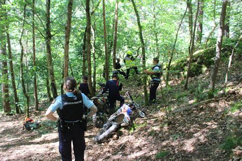 Haute Loire Un pilote denduro héliporté après une chute dans un ravin