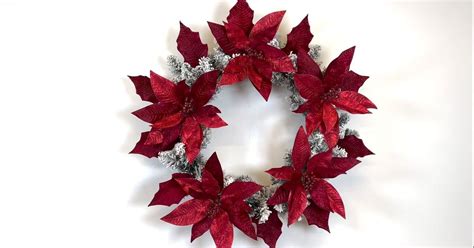 How to Make a Poinsettia Wreath For Your Holiday Decor | Hometalk