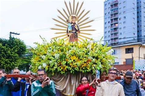 Fé e devoção marcam Dia de Santo Antônio em Osasco