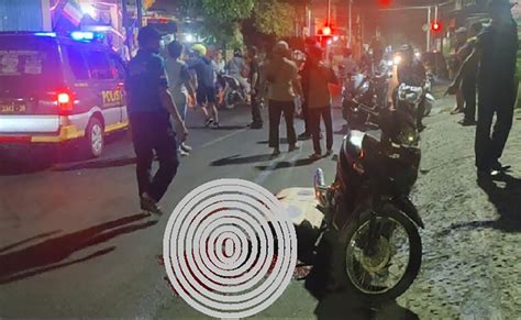 Sadis Pria Terkapar Bersimbah Darah Di Jalan Raya Balongsari Surabaya