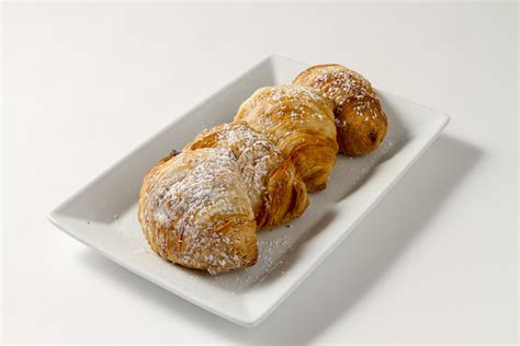 Large Sfogliatelle - 6 per order – Circo's Pastry Shop