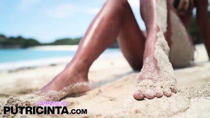 Putri Cinta Naughty Asian Babe Flaunting Her Tight Wet Pussy