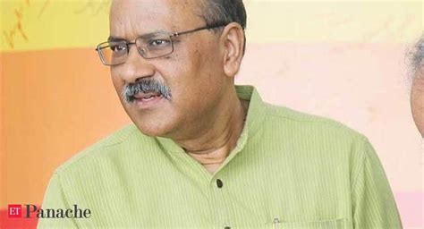 Shekhar Gupta feted with V Krishnamurthy award - The Economic Times