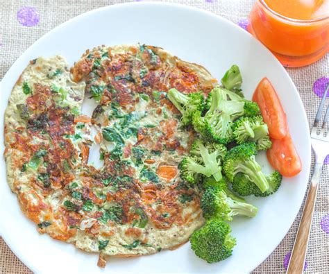 Vegetable Cheese Omelette - Cook With Manali