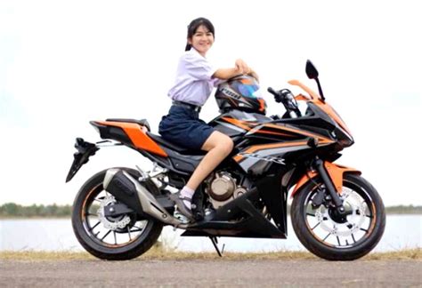 Jkがバイクで通学、制服でバイクに乗る女子高生！可愛らしい！【girls Biker298】女性ライダーの魅力！motogirl