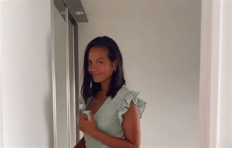 Vaimalama Chaves Fait La Promo Dun Sex Toy Les Internautes Adorent Radio1 Tahiti