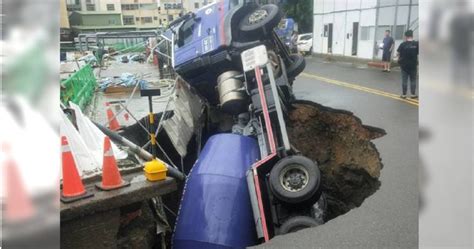 台中沙鹿驚見巨大天坑！混凝土車「補洞遭生吞」駕駛受傷送醫 社會 Ctwant