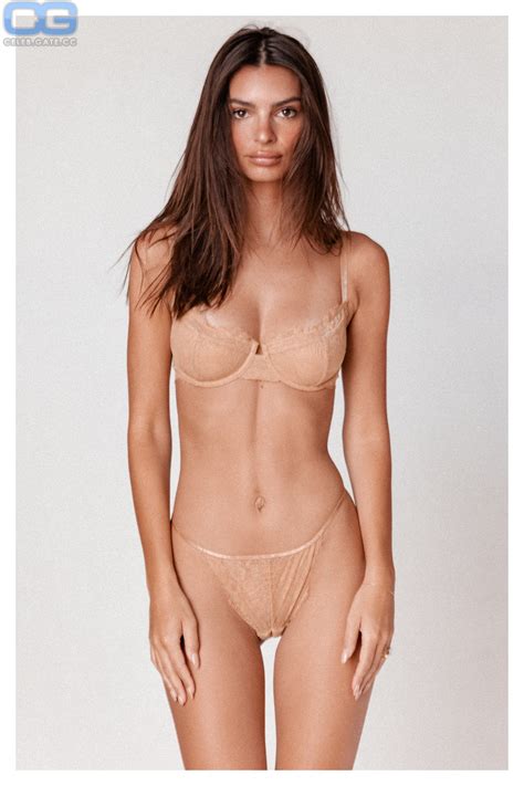 Emily Ratajkowski Nude Pictures Onlyfans Leaks Playboy Photos Sex Scene Uncensored