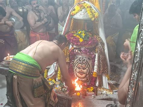 Mp First Bhasma Aarti Of New Year Performed At Mahakaleshwar Temple In