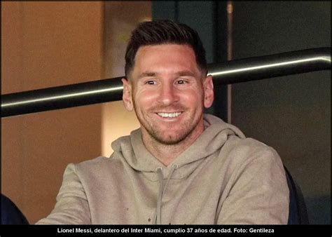 Messi Y Su Sueño De Tener Una Foto Con Una Leyenda Del Deporte Diario Correo Comercial