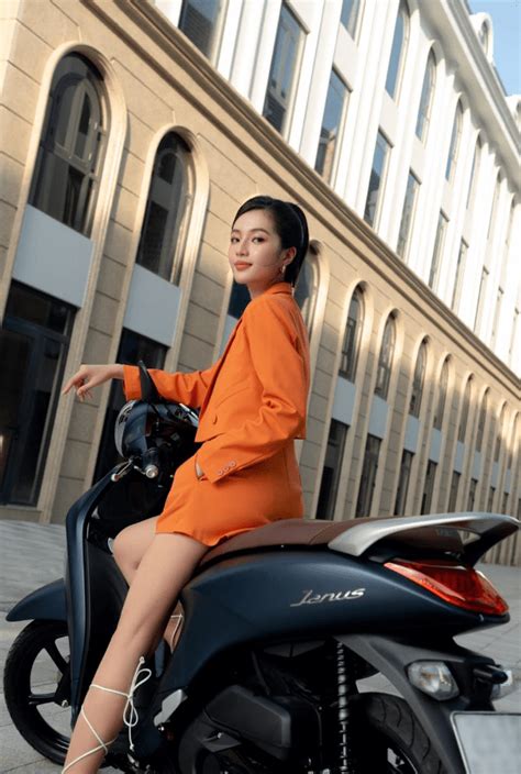 Dàn hot girl thế hệ mới của vũ trụ VTV đi xe gì