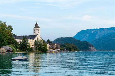 Premium Photo | St. wolfgang waterfront with wolfgangsee lake, austria