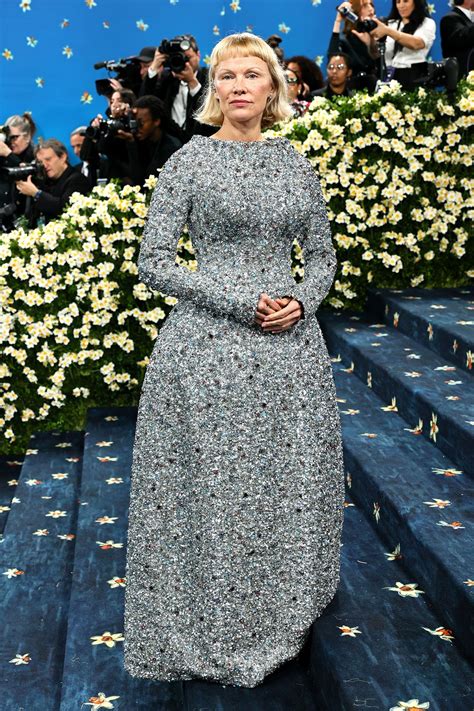 Pamela Andersons Met Gala Look Is Not Frumpy | Glamour UK