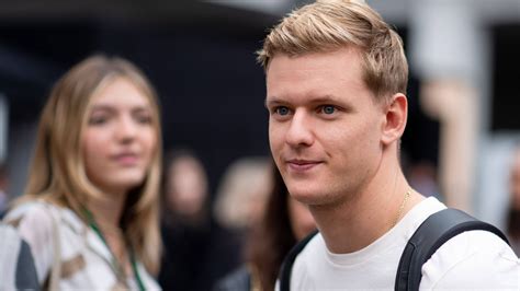 Auch Geschwisterliebe Geht Durch Den Magen Mick Schumacher Der Sohn