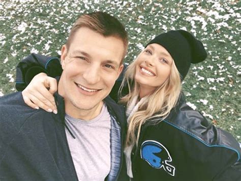 Rob Gronkowski girlfriend reveals Super Bowl 2019 outfit as she exposes ...