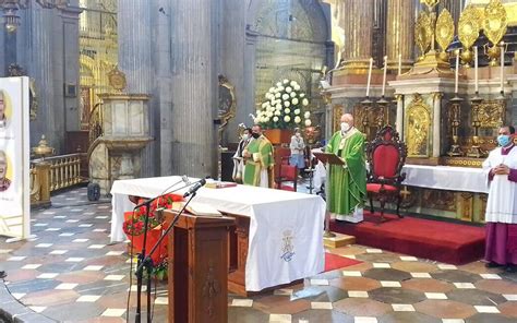 Pide arzobispo de Puebla por sacerdotes y religiosas víctimas de la