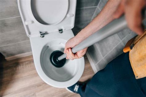 Come Sbloccare Una Toilette Senza Usare Uno Stantuffo Trucchi Casa E