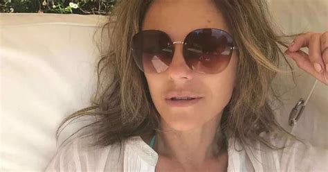 Lomazo A Los Elizabeth Hurley En Bikini