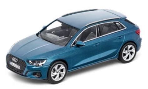 Coche Miniatura Audi A Iscale Sportback Y Metalico Azul