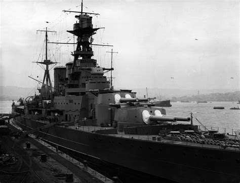 The Battlecruiser Hms Hood During A Dockyard Refit 1924 2893 × 2205