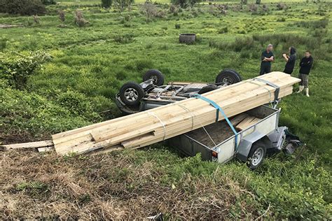 SunLive Vehicle And Trailer Flip Into Ditch The Bay S News First