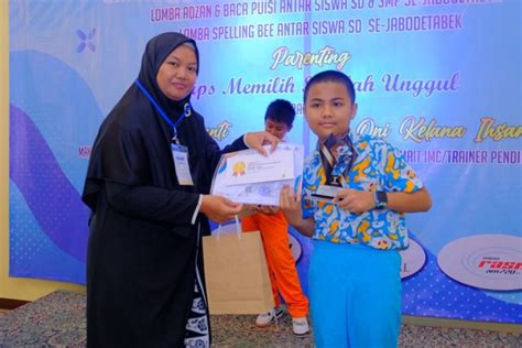 Hilmi Mecca Raih Juara Lomba Baca Puisi Silaturahim Islamic School