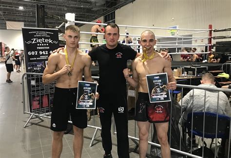 Kickboxing Adrian Daniło i Kacper Kaszuba wygrali na Warszawskiej