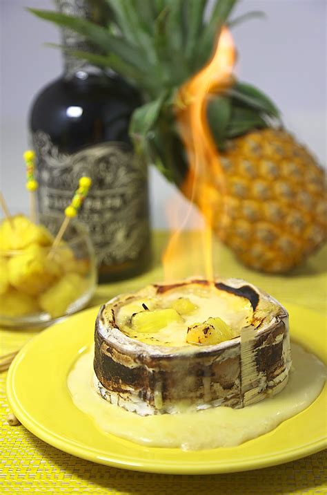 Mont d’Or AOP La Réserve des Crémiers flambéed with rum and caramelized pineapple - Fromi