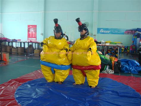 Inflatable Amusement Park With Yellow Sumo Suit For Adult And Kids