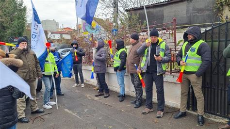 Poli I Tii Organizeaz Un Nou Protest N Fa A Sediului Ipj Constan A