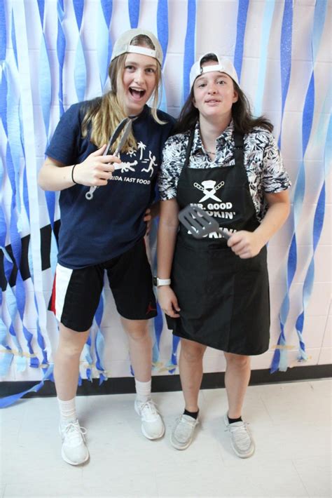 Photo Gallery Spirit Week Soccer Mom Vs Bbq Dad The Pioneer Chips