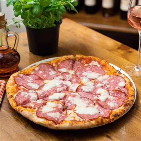 Pizza Salame Atelierul De Pizza Floresti Cluj