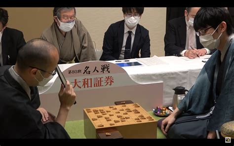 朝日新聞将棋取材班 On Twitter 村）両対局者のインタビューと感想戦の動画です。斎藤八段は「そもそもの構想がどうだったか」と話していました。 【インタビュー＆感想戦】盤石の渡辺明