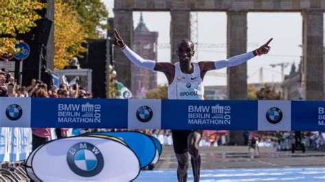 Eliud Kipchoge Bate El R Cord Del Mundo De Marat N En Berl N