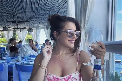 Imogen Thomas Shows Off Killer Curves In Bikini While On Sun Kissed