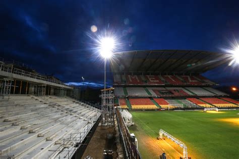 Football FC Metz Tribune Sud du stade Saint Symphorien ça avance