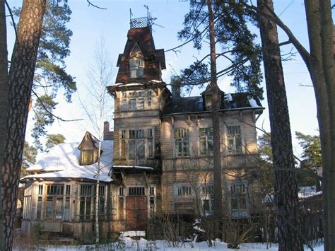 Pin By Judy Holcomb On Mansions And Castles Old Houses Abandoned